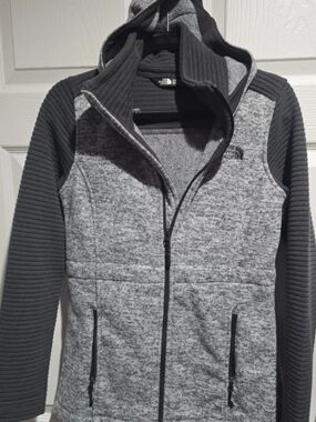 The North Face Women's Gray Heathered Hooded Jacket